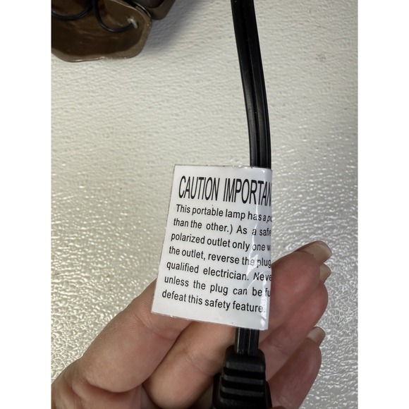 Very Unique Antique Lamp. Vintage Metal Very Heavy - Picture 9 of 16